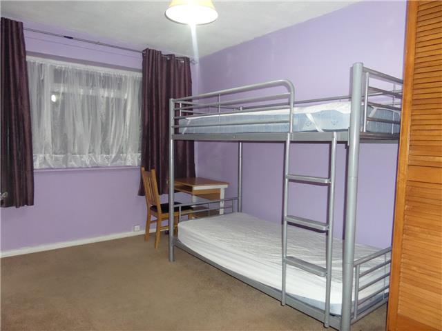  Image of 2 bedroom Ground Maisonette to rent in Sutton Lane Hounslow TW3 at Sutton Lane, Hounslow, TW3